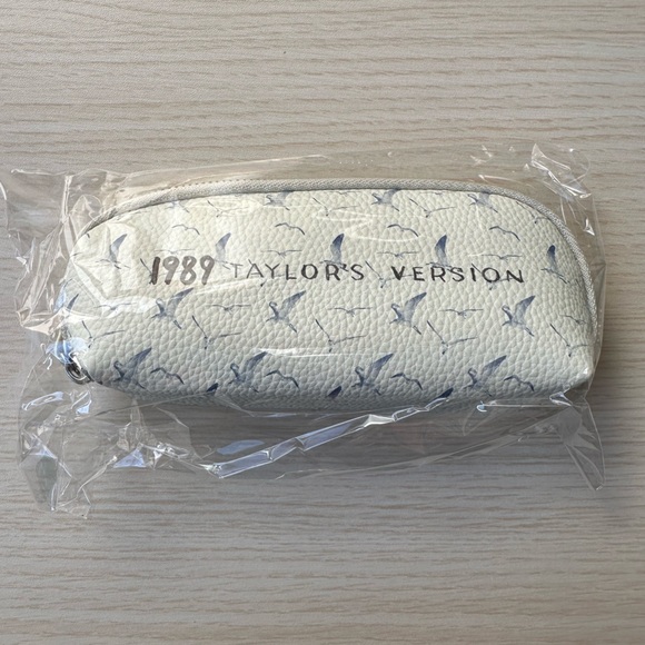 Taylor Swift Accessories - NEW Taylor Swift 1989 Sunglasses